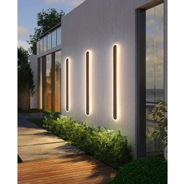 L90-R Outdoor IP65 15w LED CCT 90cm Linear Wall Light in a Black Finish